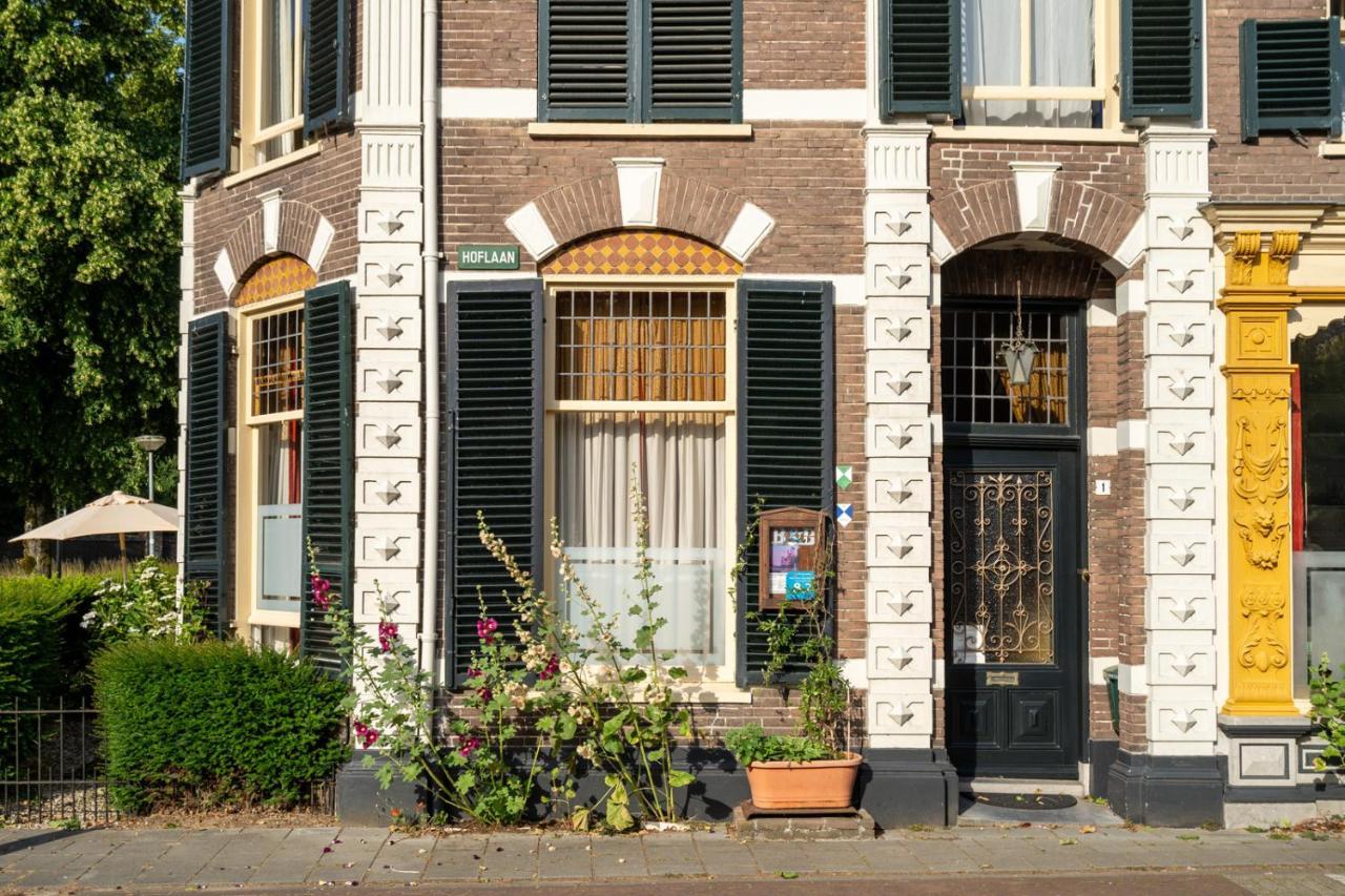 Huis Met De Leeuwenkoppen Dieren Exterior photo